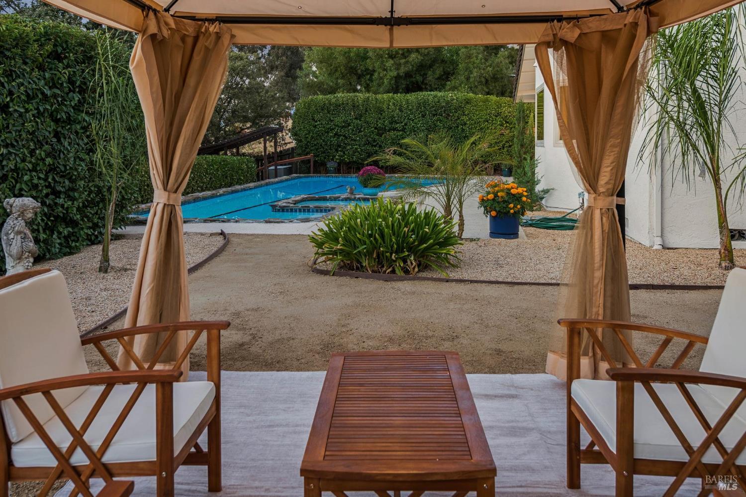 1096 Alpine Court Napa CA 94558