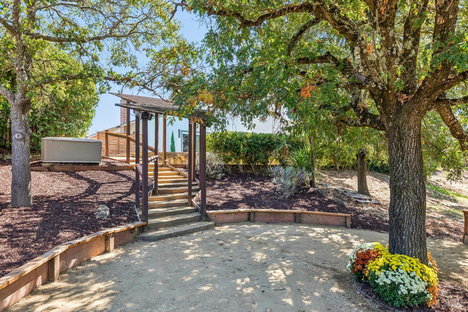 1096 Alpine Court Napa CA 94558