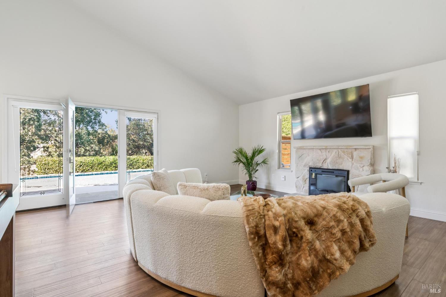 1096 Alpine Court Napa CA 94558