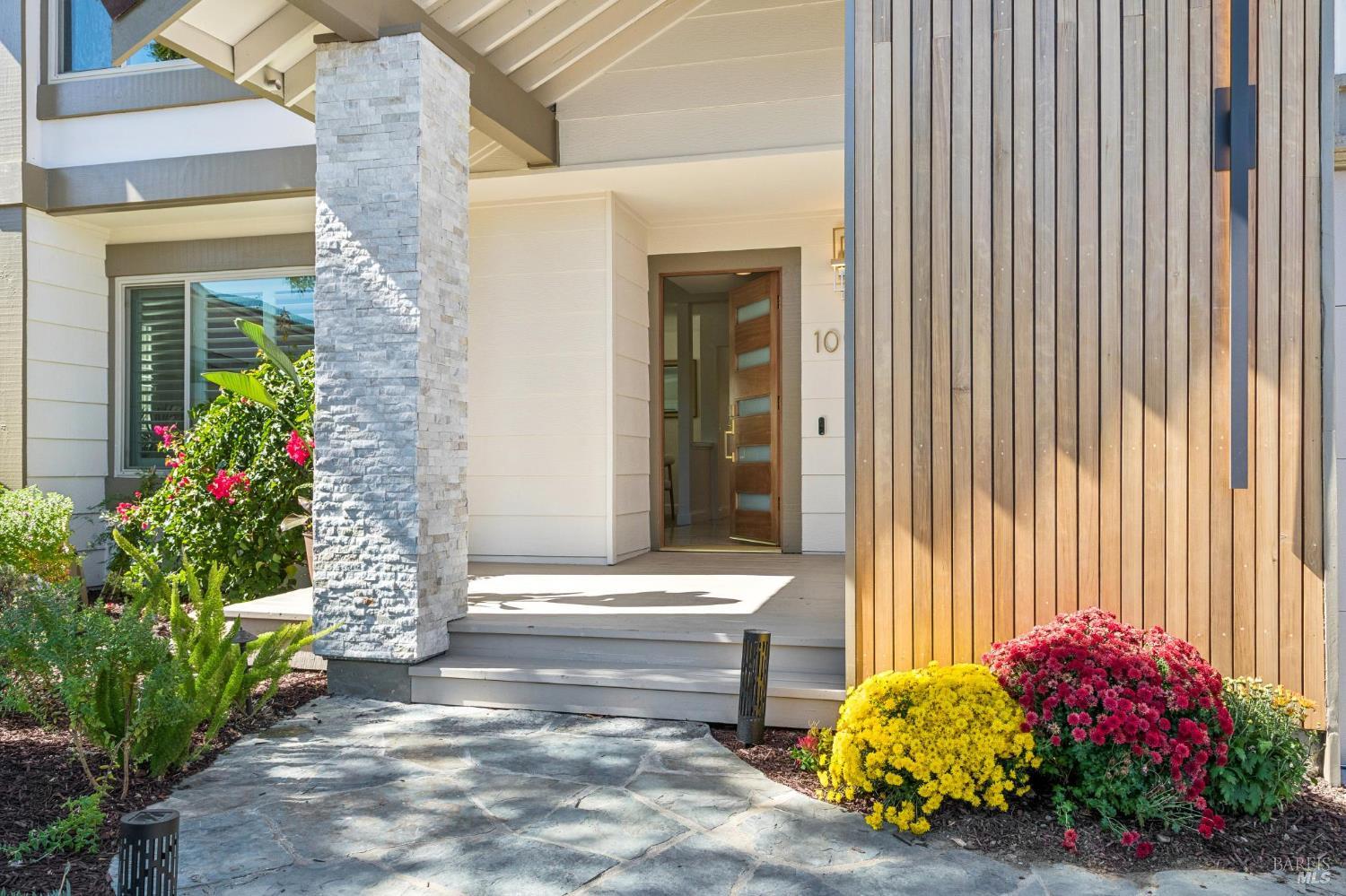 1096 Alpine Court Napa CA 94558