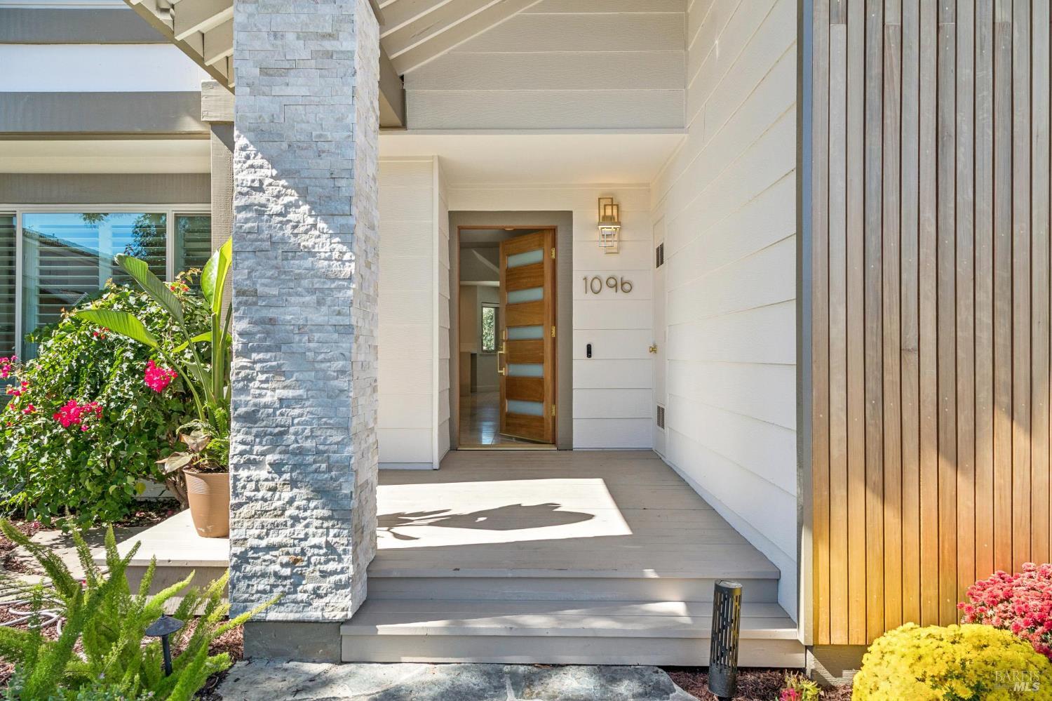 1096 Alpine Court Napa CA 94558