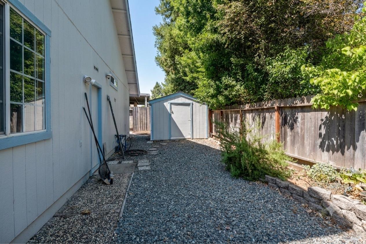 660 Capps Lane Ukiah CA 95482