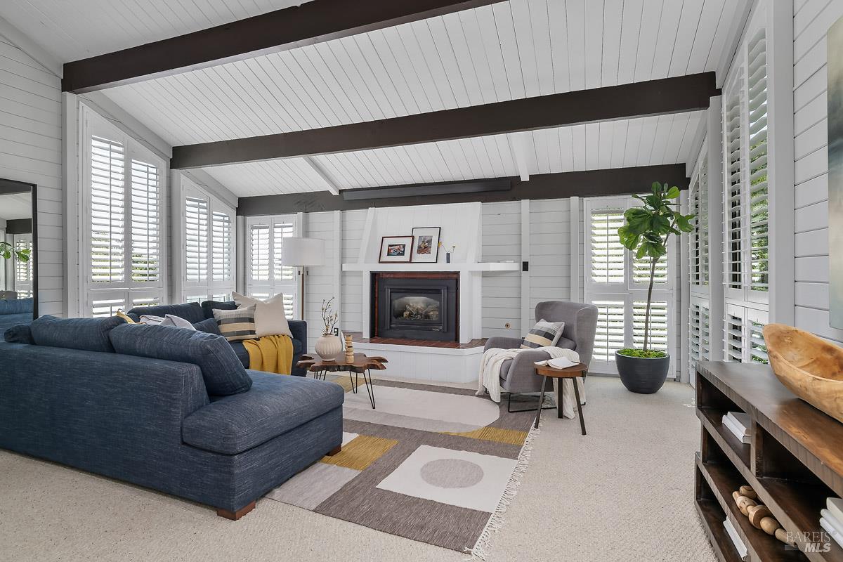 2554 Vineyard Road Novato CA 94947