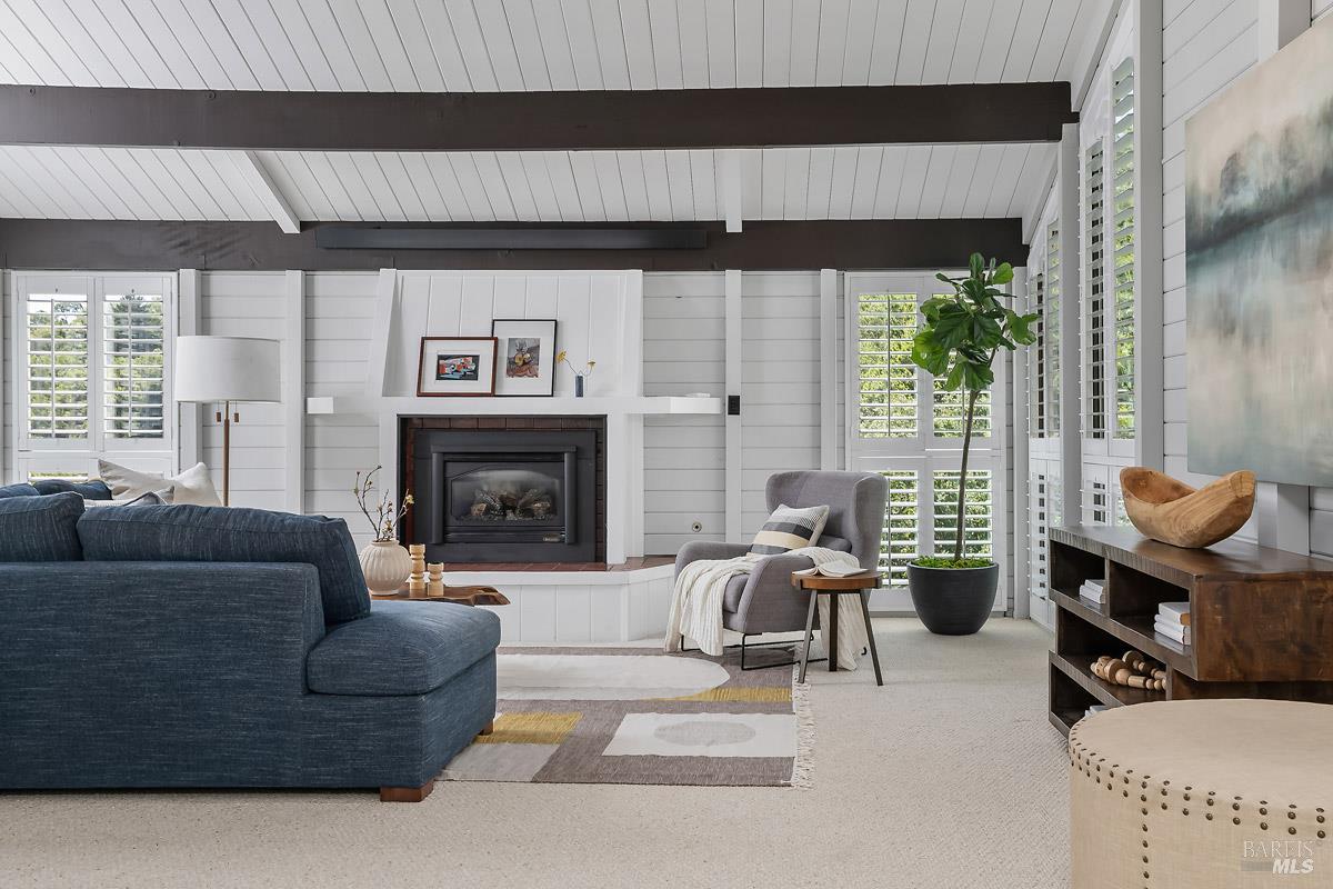 2554 Vineyard Road Novato CA 94947
