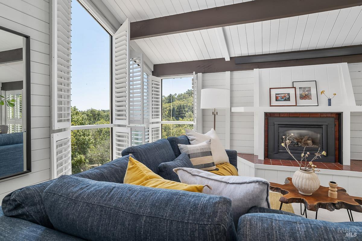 2554 Vineyard Road Novato CA 94947