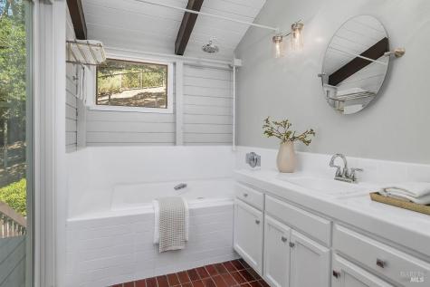 2554 Vineyard Road Novato CA 94947