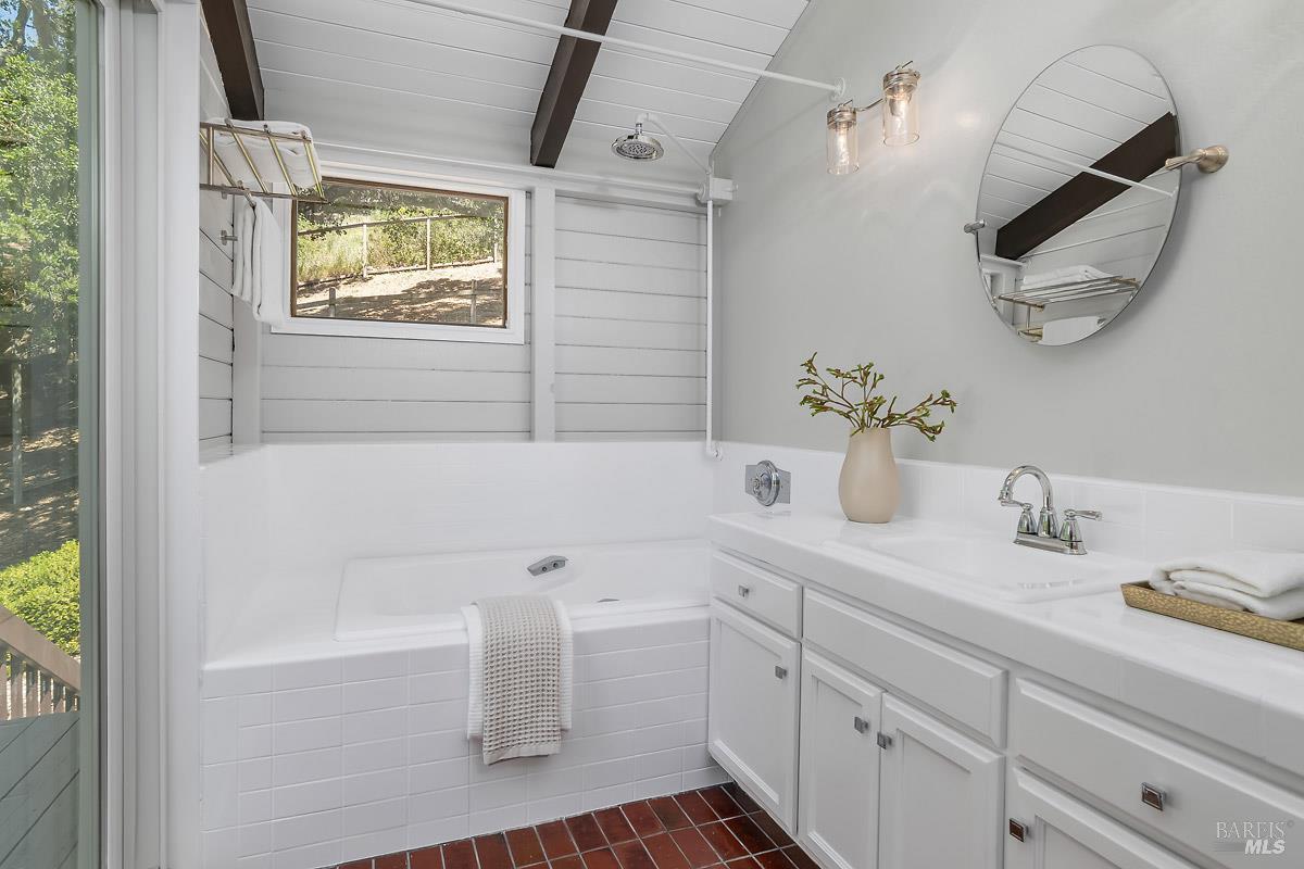 2554 Vineyard Road Novato CA 94947