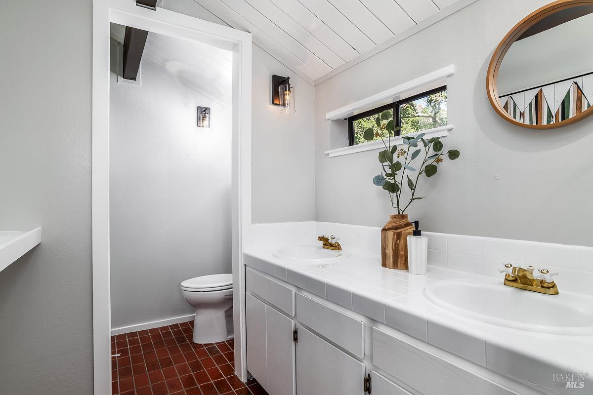 2554 Vineyard Road Novato CA 94947