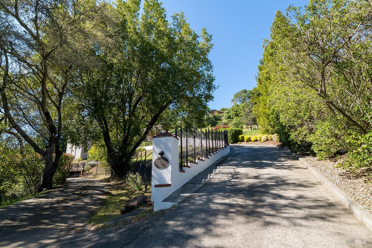 2554 Vineyard Road Novato CA 94947