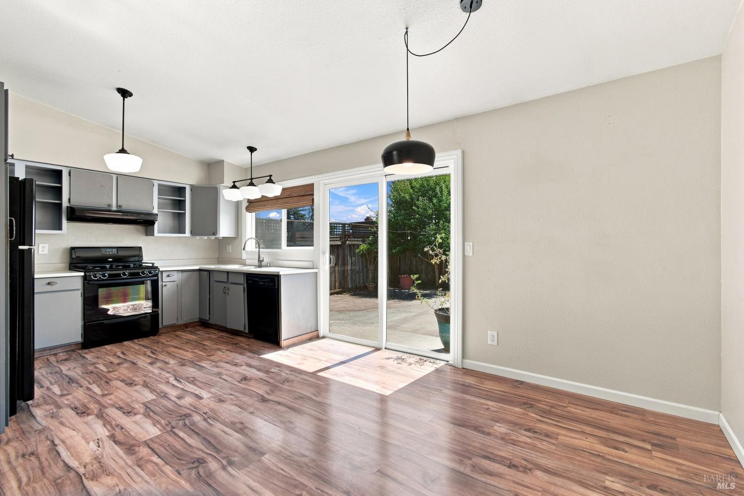 880 Crinella Drive Petaluma CA 94954