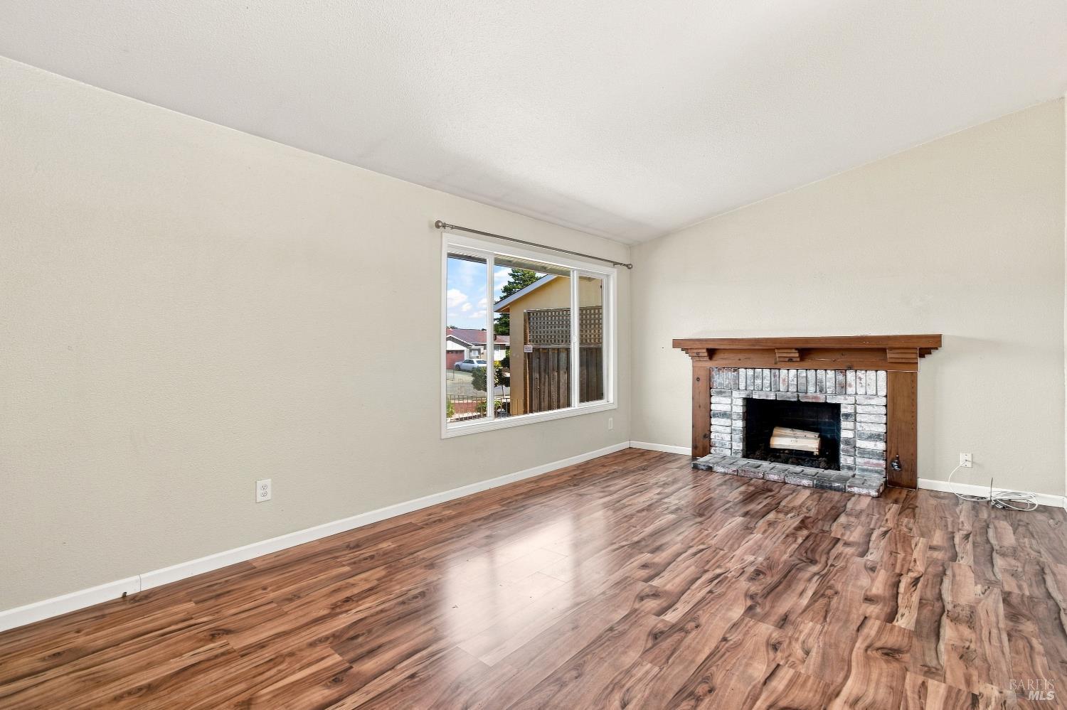 880 Crinella Drive Petaluma CA 94954