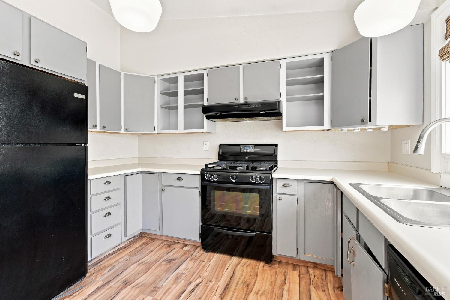 880 Crinella Drive Petaluma CA 94954