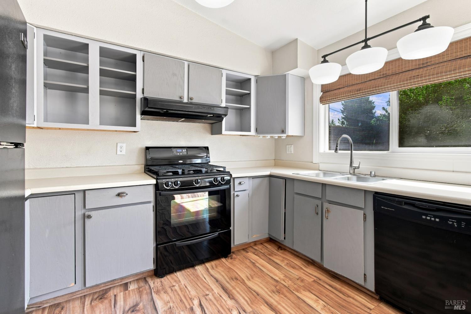 880 Crinella Drive Petaluma CA 94954