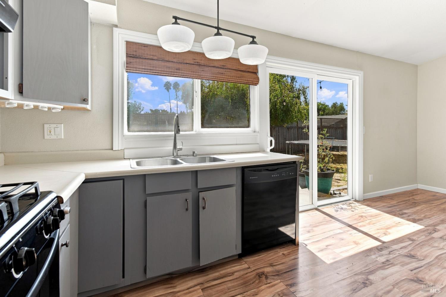 880 Crinella Drive Petaluma CA 94954