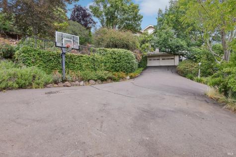 1424 Quail Court Santa Rosa CA 95404