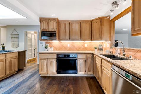 133 Montego Key Novato CA 94949