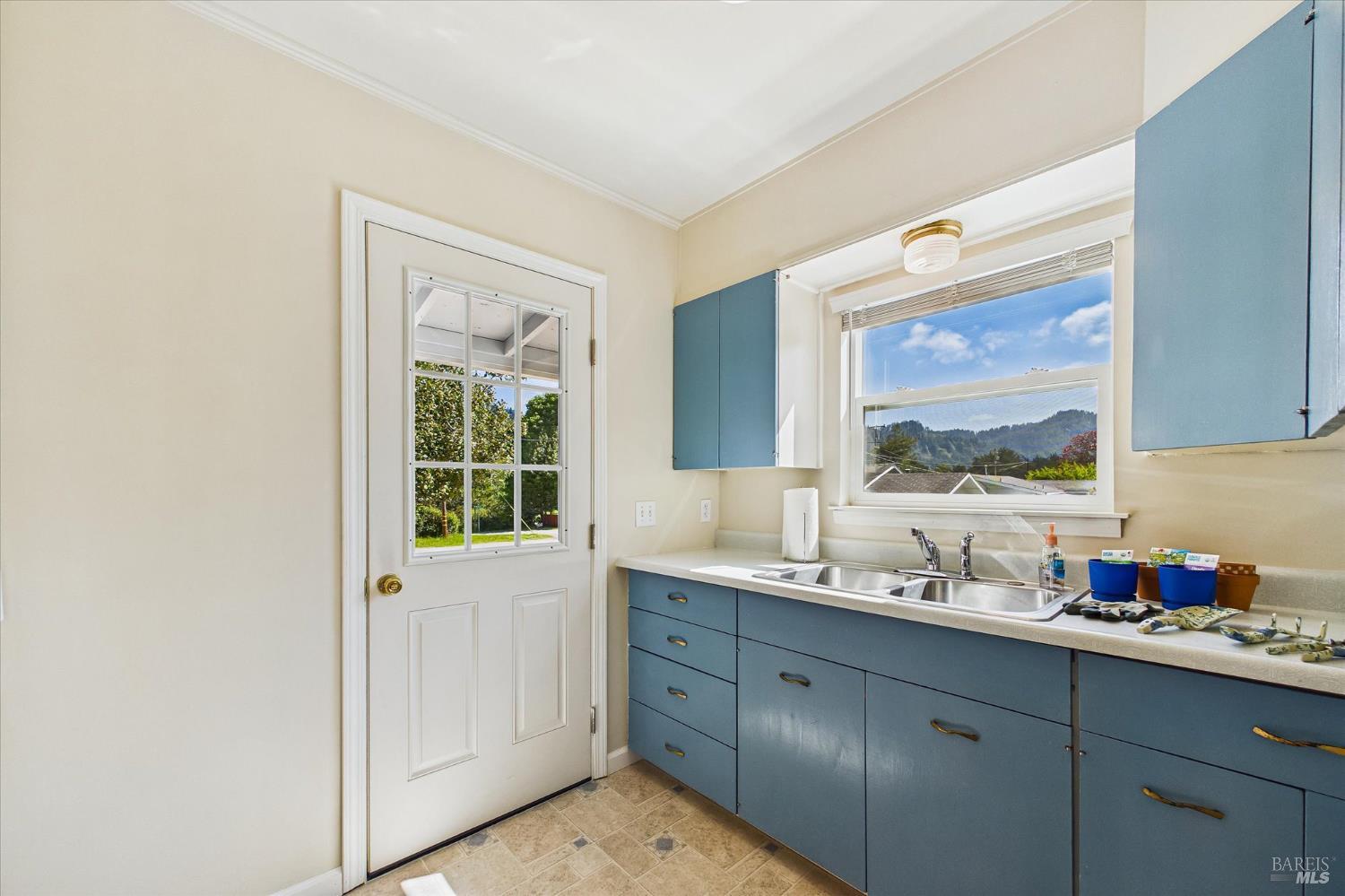 305 Belleview Avenue Rio Dell CA 95562