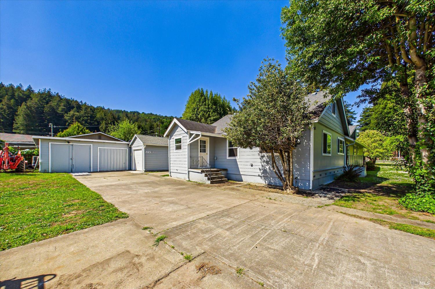 305 Belleview Avenue Rio Dell CA 95562