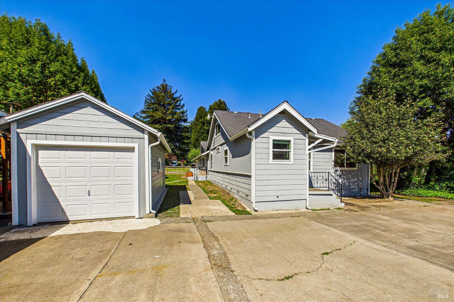 305 Belleview Avenue Rio Dell CA 95562