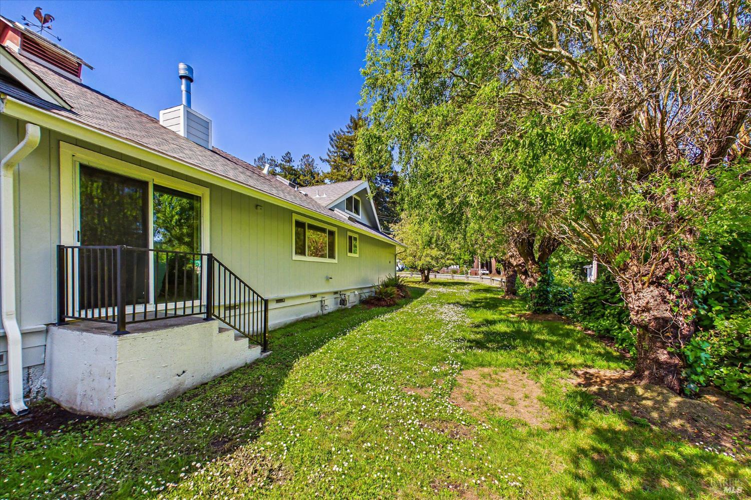 305 Belleview Avenue Rio Dell CA 95562