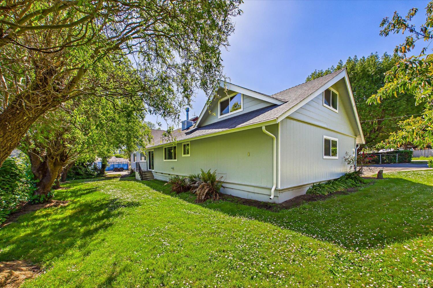 305 Belleview Avenue Rio Dell CA 95562