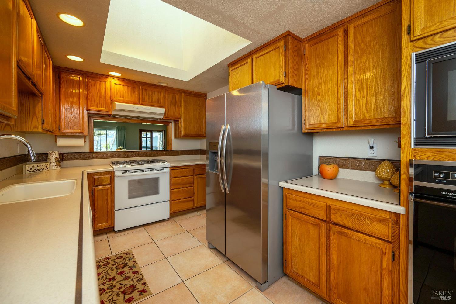 9492 Lakewood Drive Windsor CA 95492