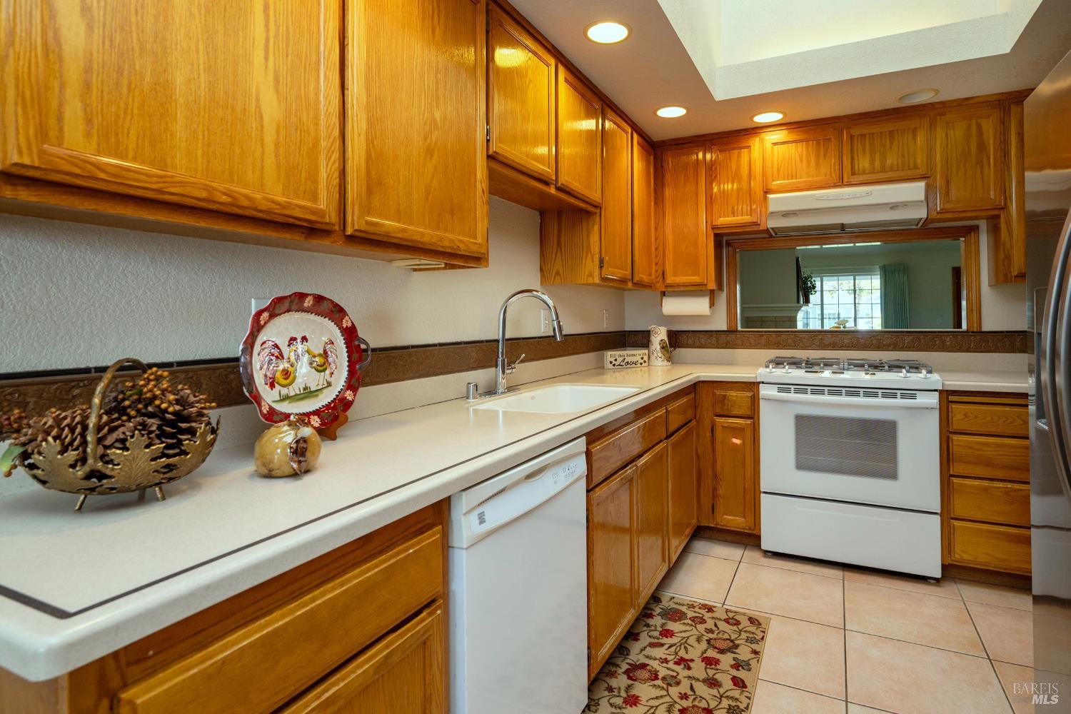 9492 Lakewood Drive Windsor CA 95492