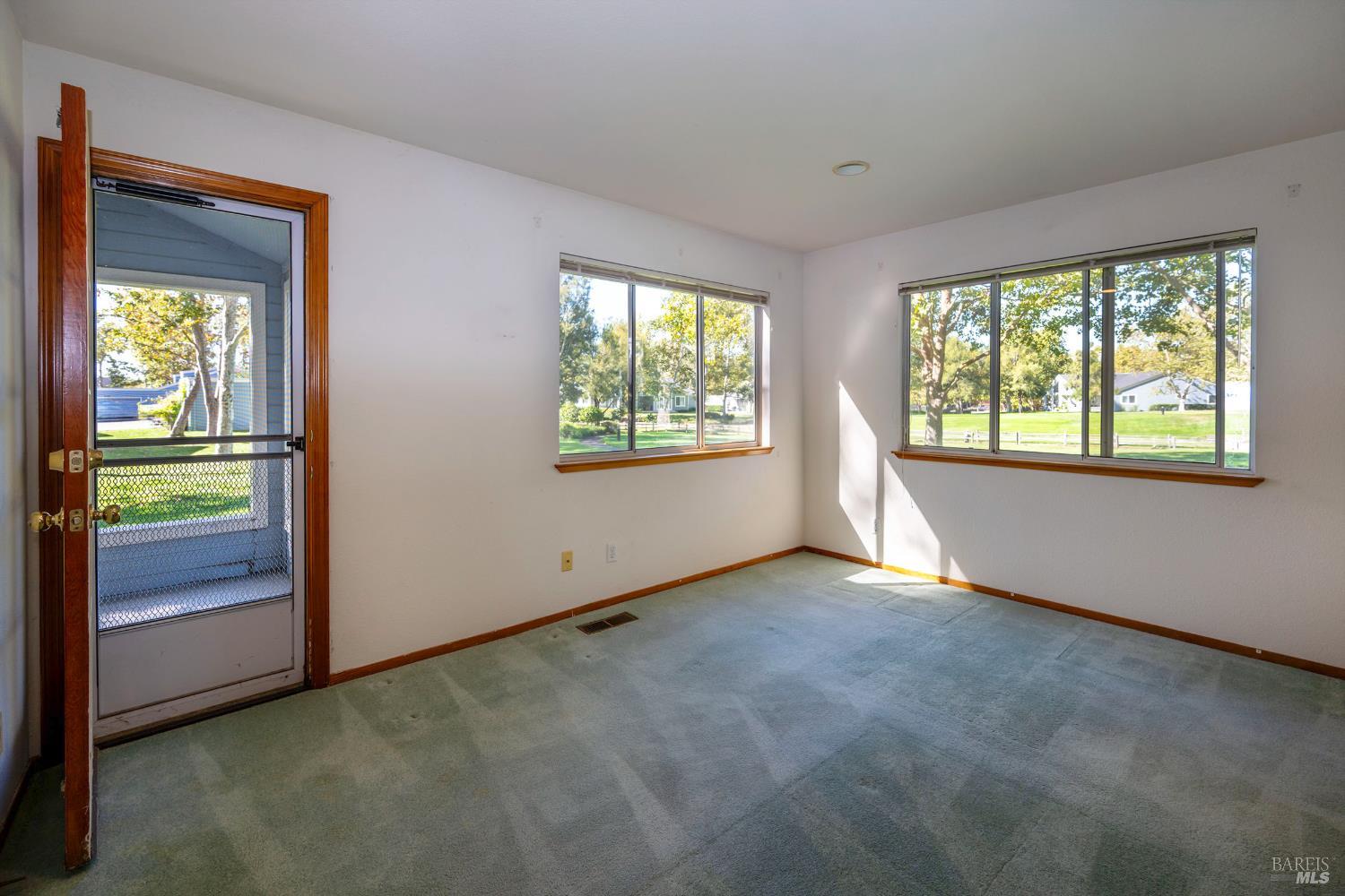 9492 Lakewood Drive Windsor CA 95492