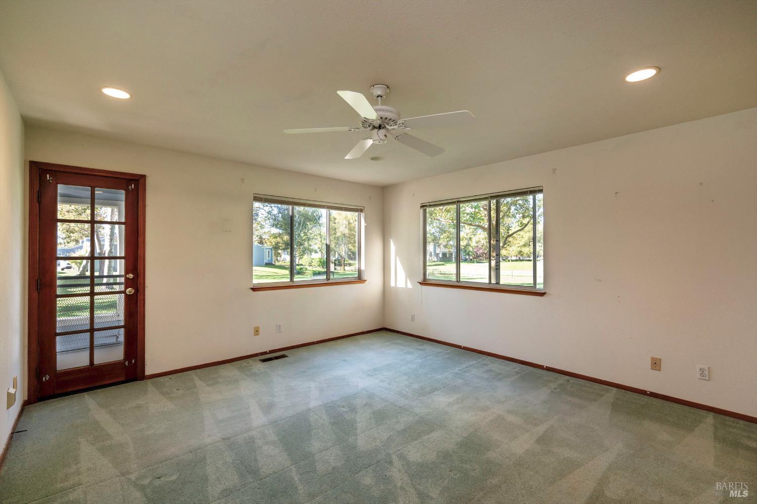 9492 Lakewood Drive Windsor CA 95492