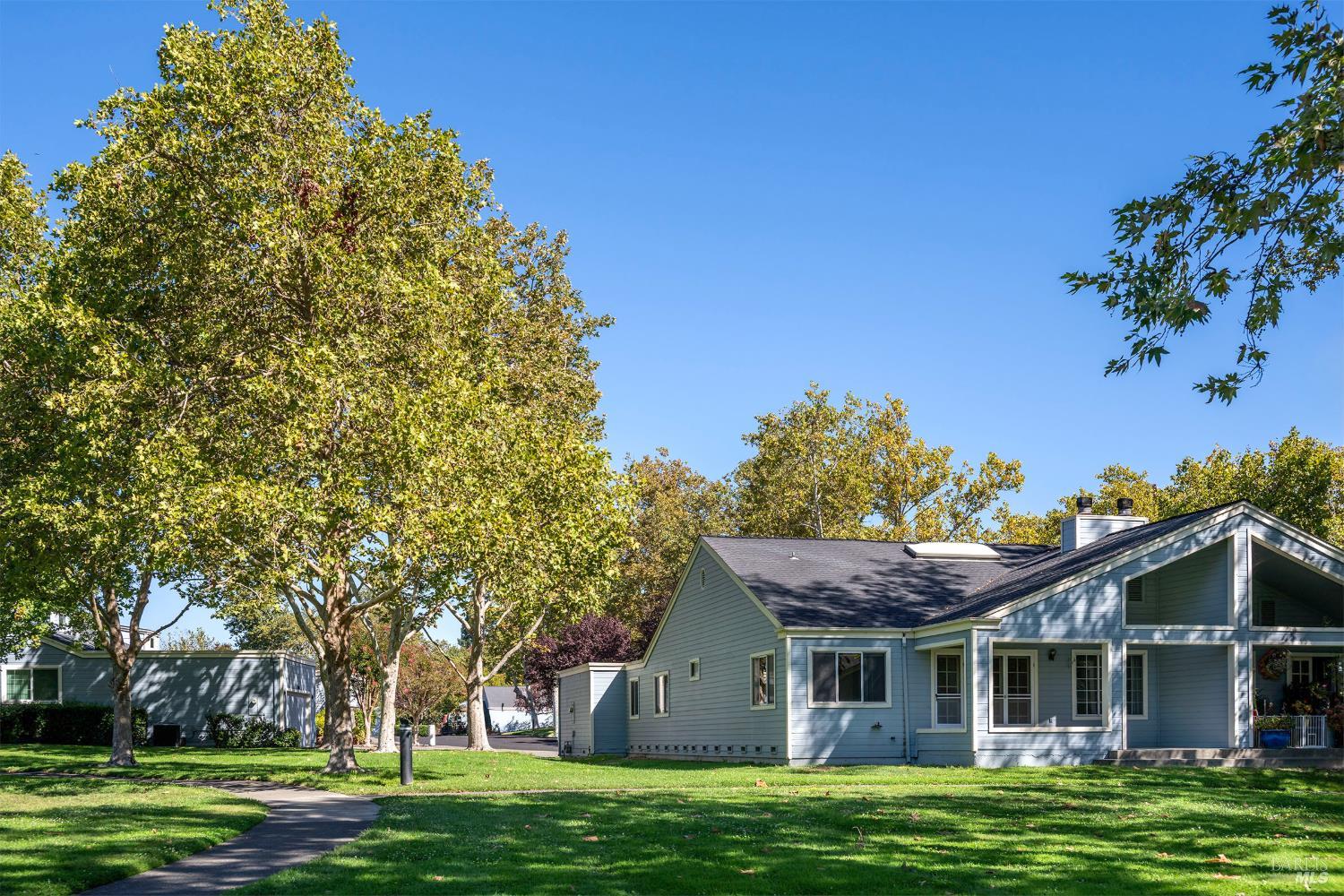 9492 Lakewood Drive Windsor CA 95492