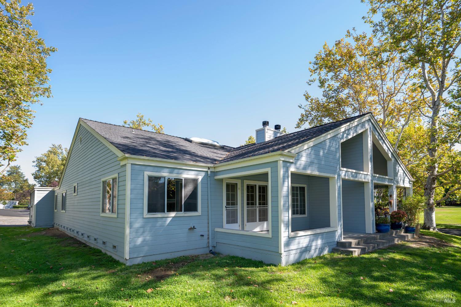 9492 Lakewood Drive Windsor CA 95492
