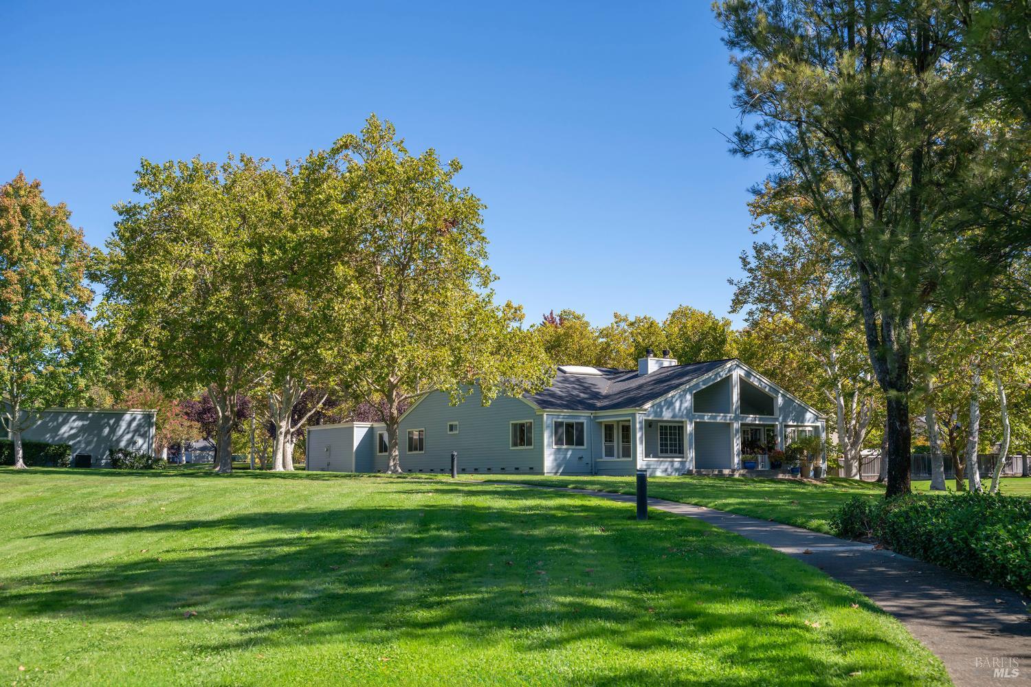 9492 Lakewood Drive Windsor CA 95492