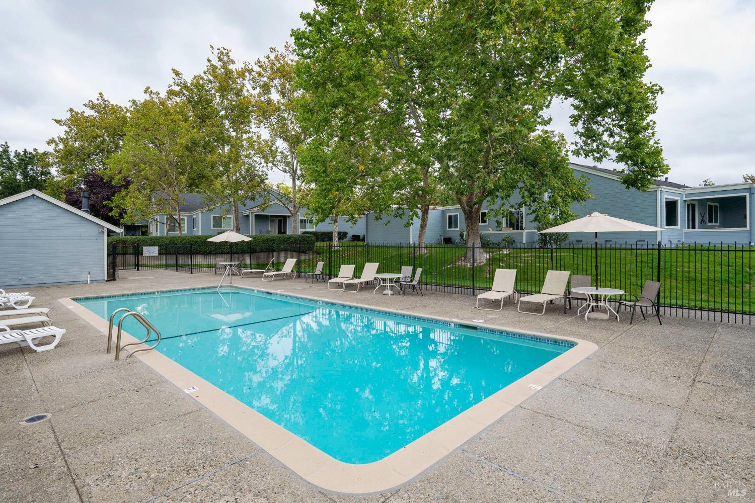 9492 Lakewood Drive Windsor CA 95492