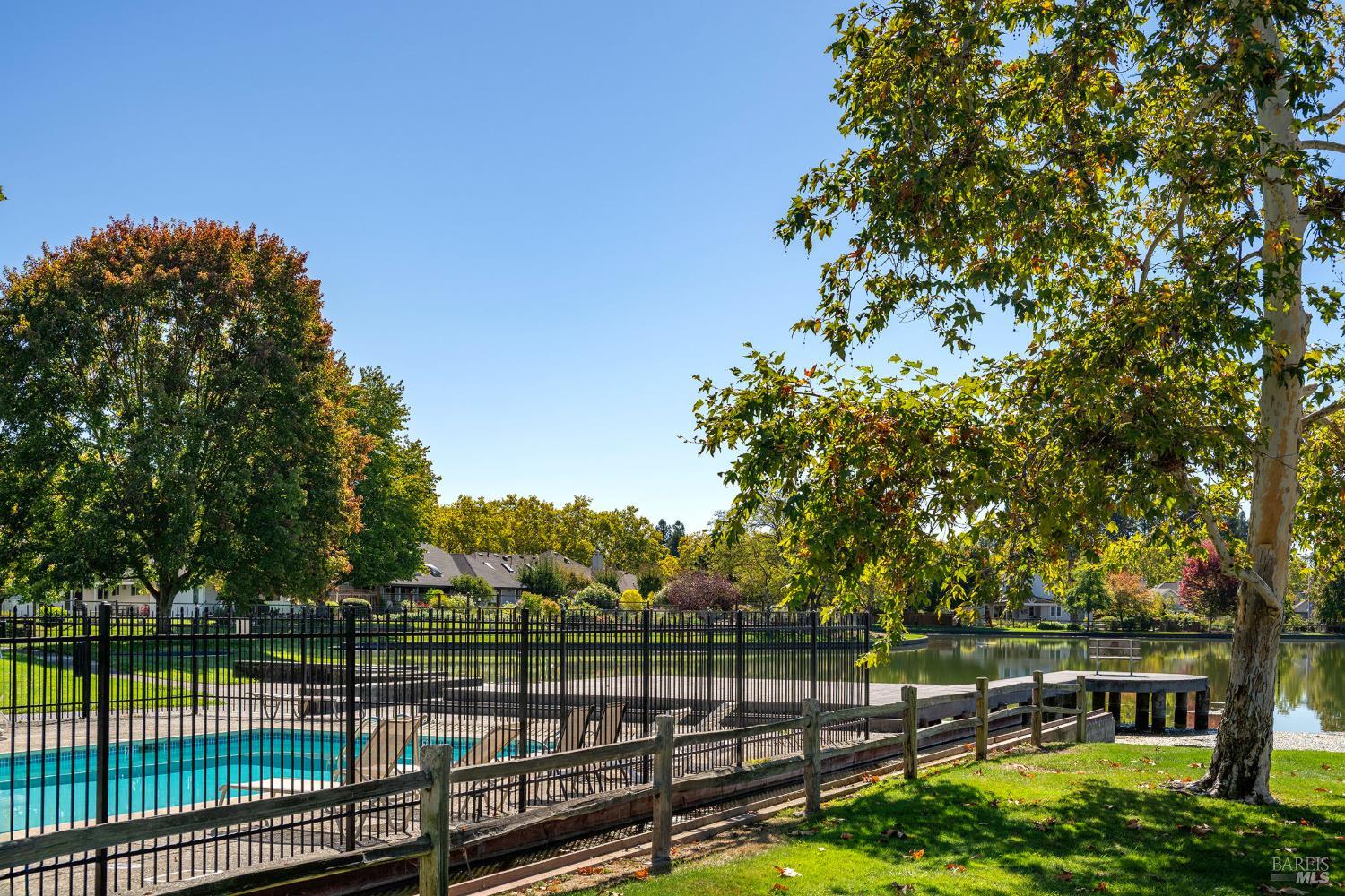 9492 Lakewood Drive Windsor CA 95492