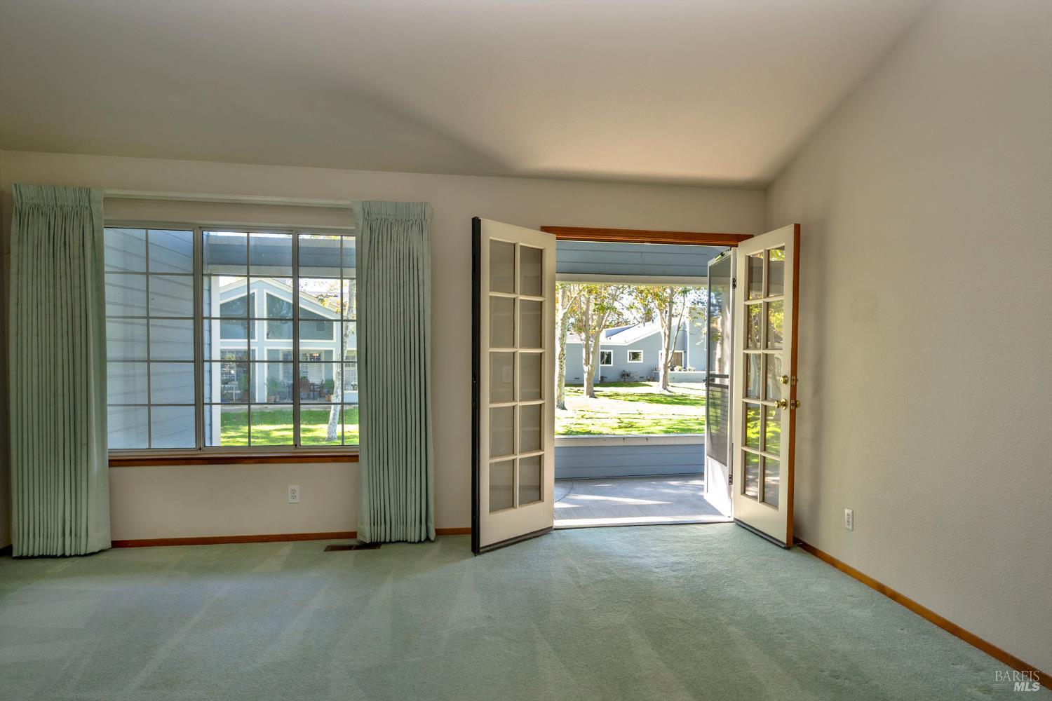 9492 Lakewood Drive Windsor CA 95492