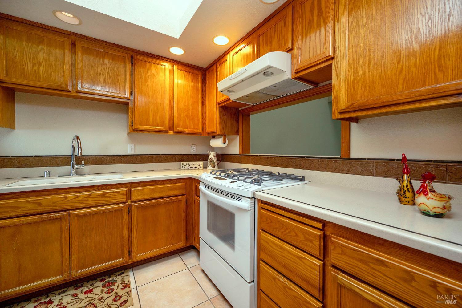9492 Lakewood Drive Windsor CA 95492