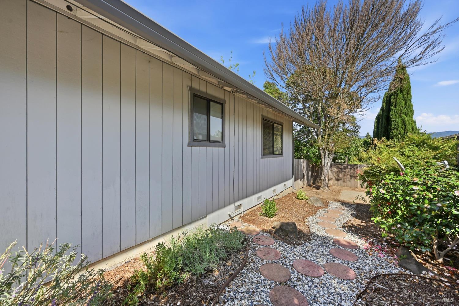 929 Helen Avenue Ukiah CA 95482