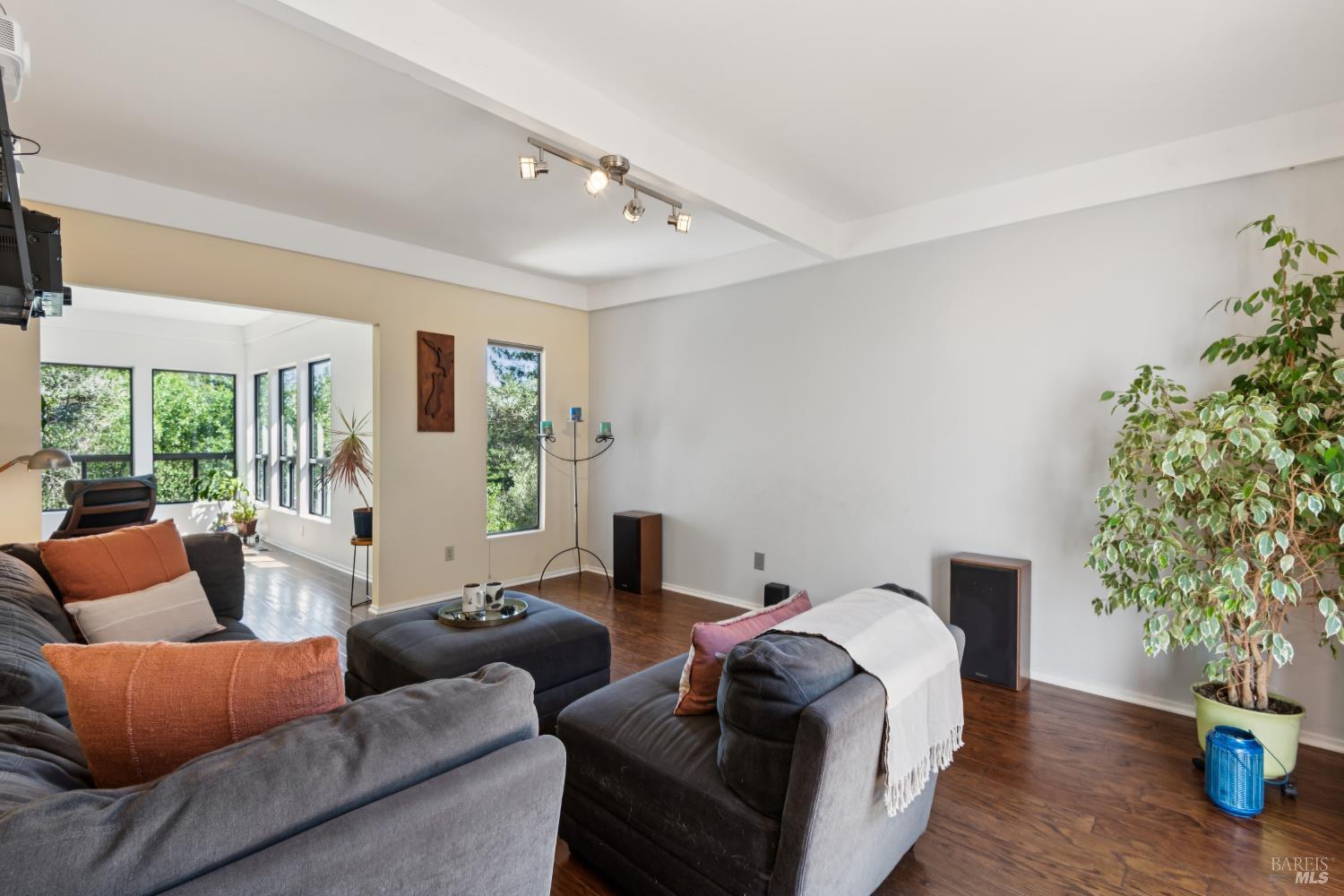 1475 Los Olivos Road Santa Rosa CA 95404