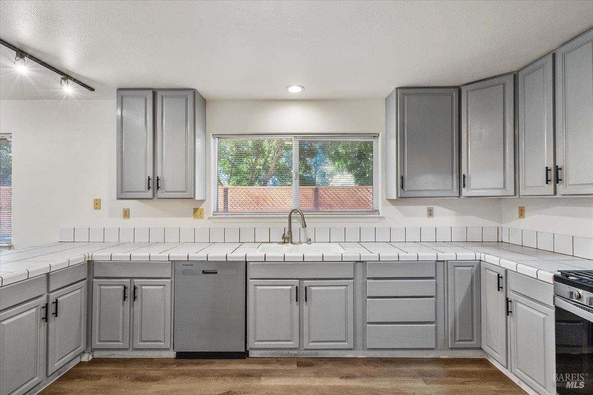 2802 Marlow Road Santa Rosa CA 95403