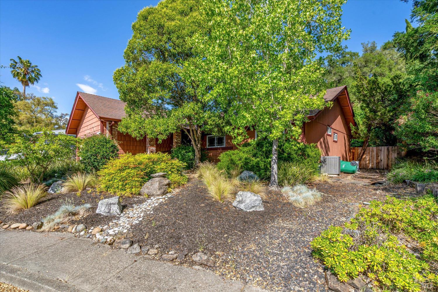 404 Parkview Drive Healdsburg CA 95448