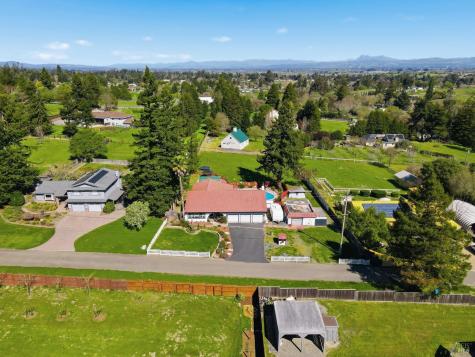 5174 Blank Road Sebastopol CA 95472