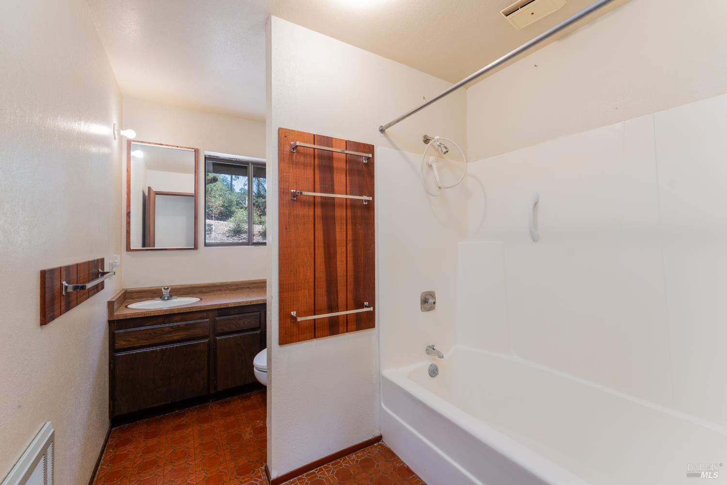 1960 Wildwood Road Ukiah CA 95482