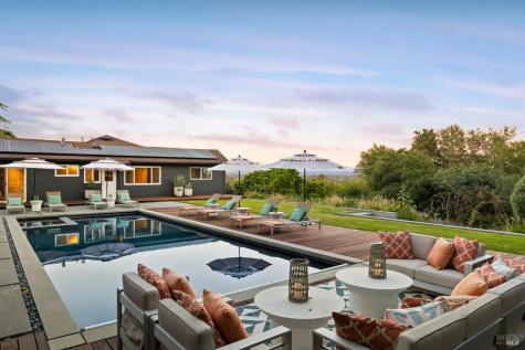 2563 Laguna Road Santa Rosa CA 95401