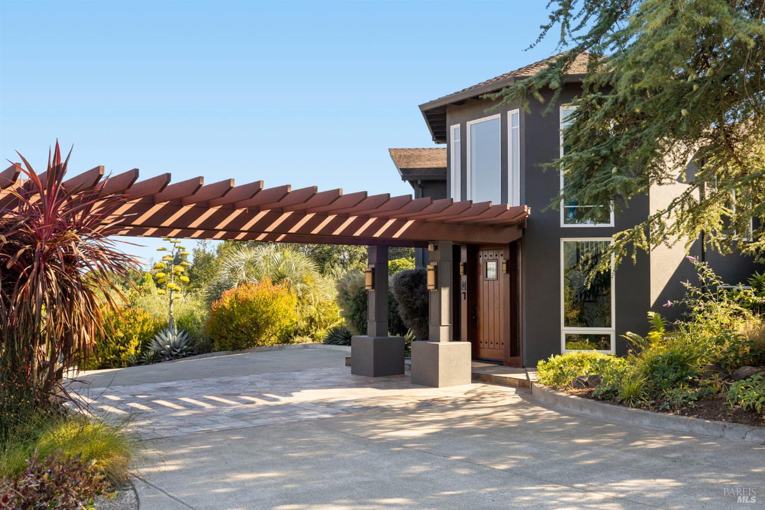 2563 Laguna Road Santa Rosa CA 95401