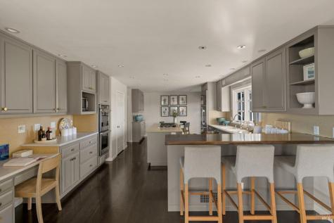 2563 Laguna Road Santa Rosa CA 95401