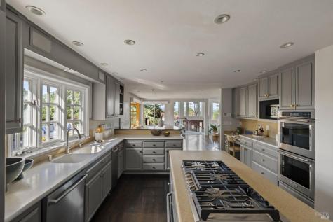 2563 Laguna Road Santa Rosa CA 95401