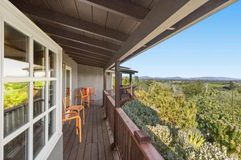 2563 Laguna Road Santa Rosa CA 95401