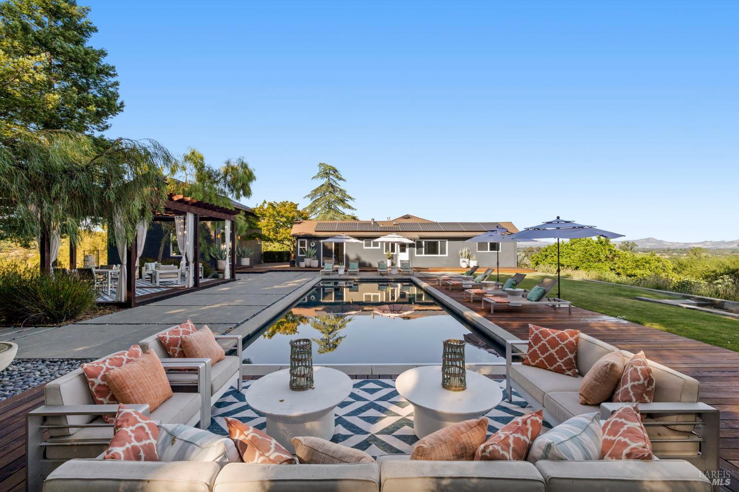 2563 Laguna Road Santa Rosa CA 95401