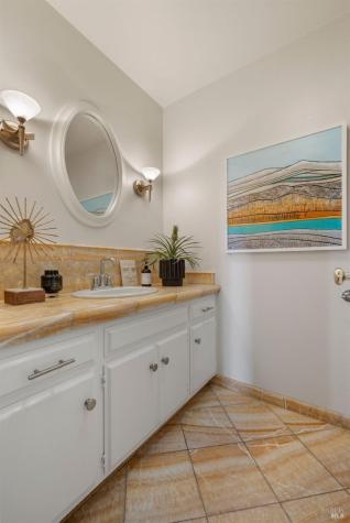 2563 Laguna Road Santa Rosa CA 95401