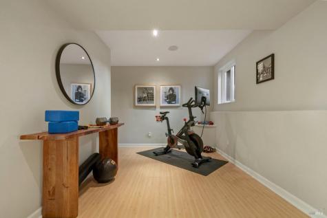 2563 Laguna Road Santa Rosa CA 95401